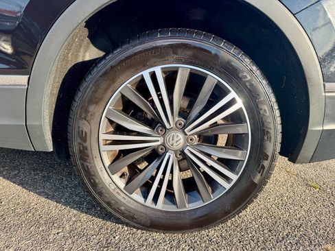 Used 2019 Volkswagen Tiguan SEL R-Line FWD image 10
