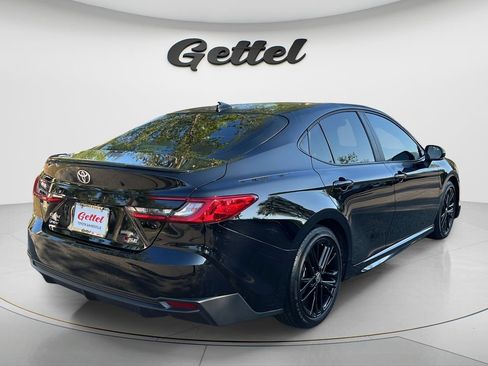 Used 2025 Toyota Camry SE w/ Convenience Package FWD image 5