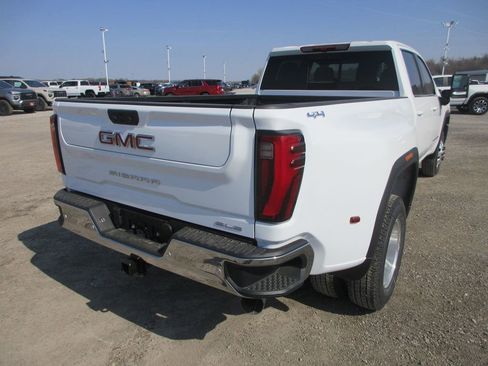 New 2026 GMC Sierra 3500 SLE w/ SLE Value Package AWD/4WD image 4