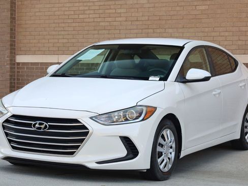 Used 2017 Hyundai Elantra SE FWD image 5