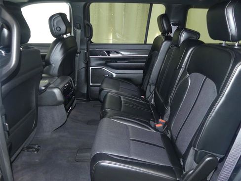 Used 2024 Jeep Wagoneer L Series II w/ Flexible Seating Group AWD/4WD image 26