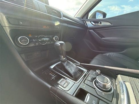 Used 2018 MAZDA MAZDA3 Grand Touring image 20