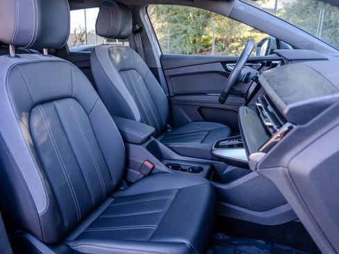 Used 2024 Audi Q4 e-tron Premium Plus image 21