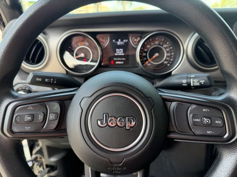 Used 2020 Jeep Wrangler Sport AWD/4WD image 30