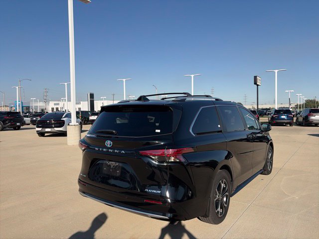 Used 2025 Toyota Sienna Platinum AWD/4WD image 7