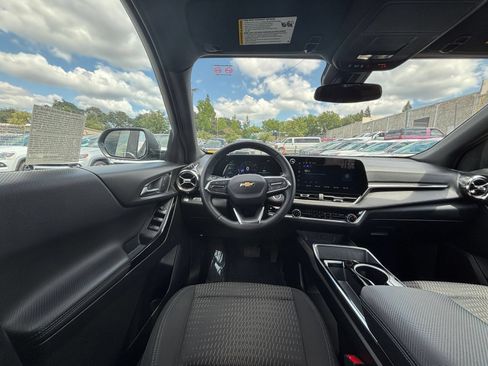 Used 2025 Chevrolet Equinox LT FWD image 35