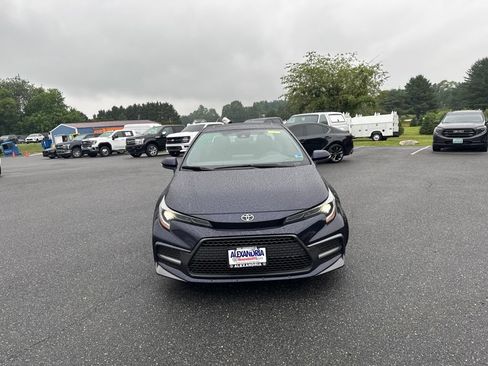 Used 2022 Toyota Corolla SE FWD image 2