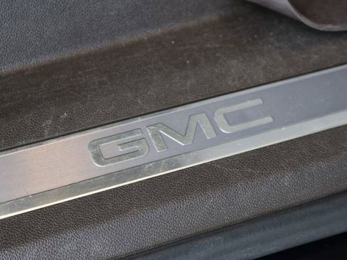 Used 2021 GMC Yukon XL SLT w/ SLT Premium Package image 36