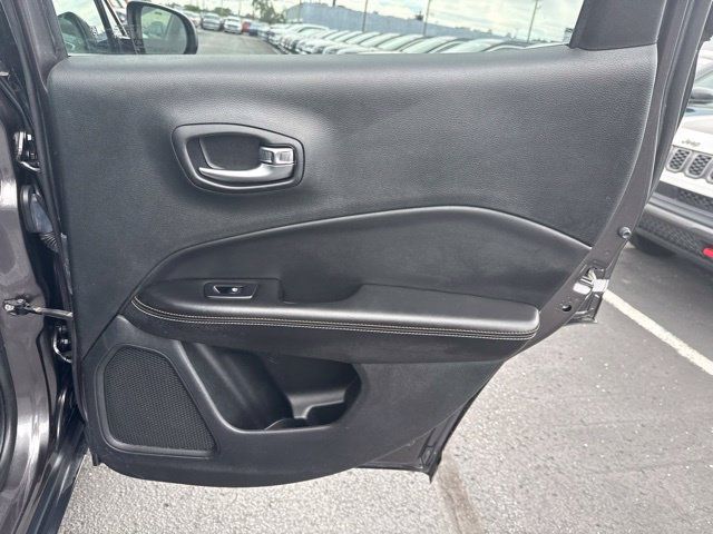 Used 2019 Jeep Compass Latitude w/ Cold Weather Group AWD/4WD image 24