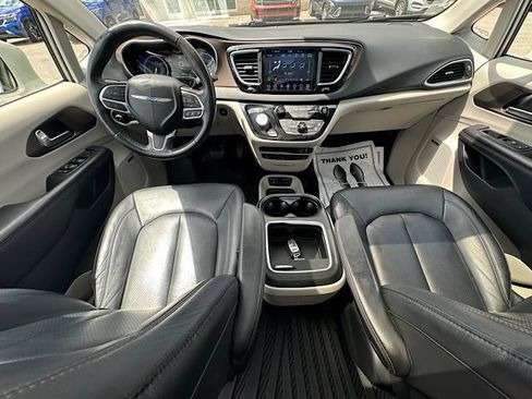 Used 2019 Chrysler Pacifica Touring-L Plus w/ Advanced Safetytec Group FWD image 21