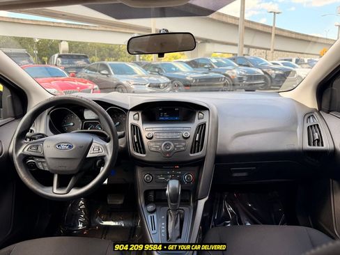 Used 2018 Ford Focus SE FWD image 34
