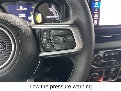 Used 2025 Jeep Wrangler Unlimited Sahara image 33