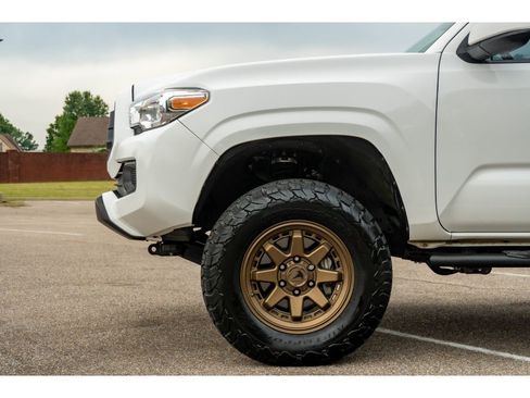 Used 2023 Toyota Tacoma SR AWD/4WD image 10