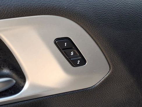 Used 2023 Chrysler Pacifica Touring-L w/ S Appearance Package image 15