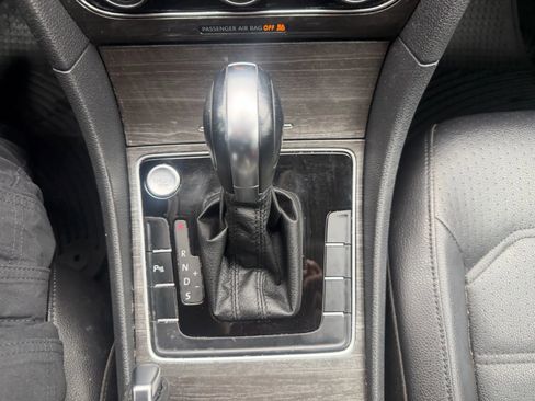 Used 2018 Volkswagen Passat 2.0T SE image 21