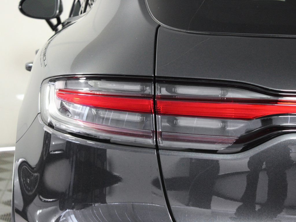 Certified 2026 Porsche Macan AWD/4WD image 12
