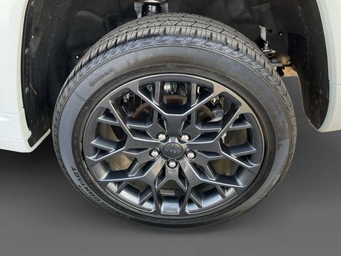 Used 2025 Jeep Grand Cherokee Summit image 8