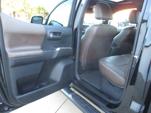 Used 2023 Toyota Tacoma Limited image 14