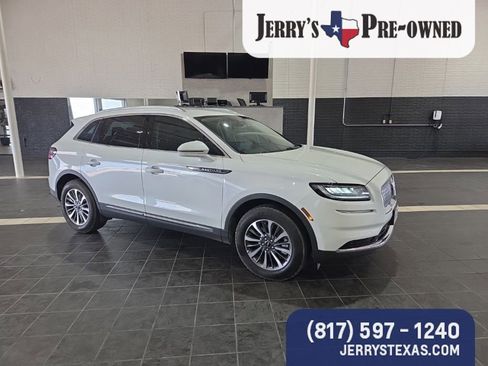 Used 2022 Lincoln Nautilus FWD w/ Premium Package image 2