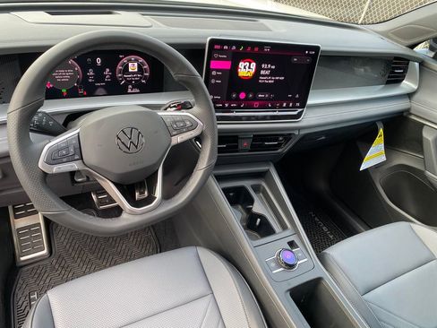 New 2026 Volkswagen Tiguan SE R-Line FWD image 12