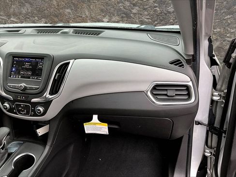 Used 2022 Chevrolet Equinox LS FWD image 12