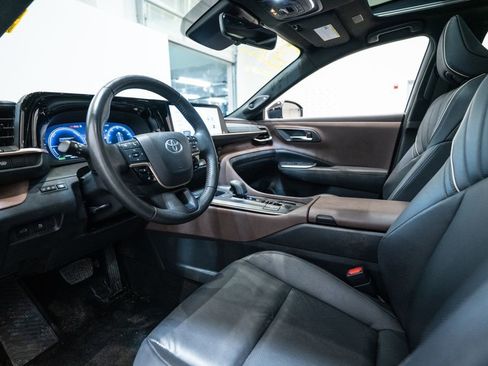 Used 2023 Toyota Crown Limited w/ Advanced Technology Package image 4