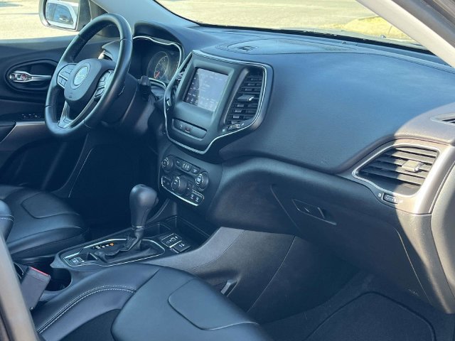 Used 2019 Jeep Cherokee Latitude Plus FWD image 24