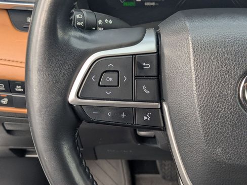 Used 2023 Toyota Highlander Platinum image 18