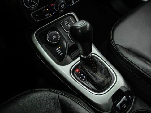 Used 2020 Jeep Compass Latitude AWD/4WD image 21