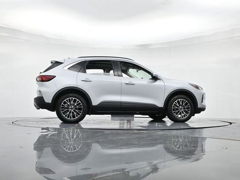 New 2026 Ford Escape SE image 32