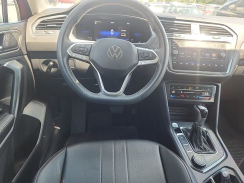 Used 2022 Volkswagen Tiguan SE AWD/4WD image 10
