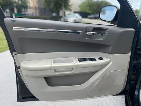 Used 2010 Chrysler 300 Touring RWD image 26