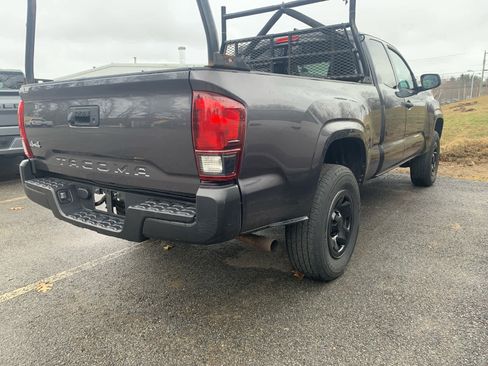 Used 2022 Toyota Tacoma SR image 3