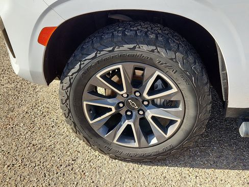 Used 2021 Chevrolet Suburban Z71 w/ Luxury Package image 7