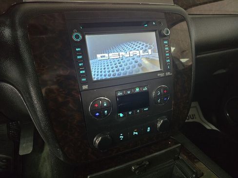 Used 2013 GMC Yukon XL Denali image 22