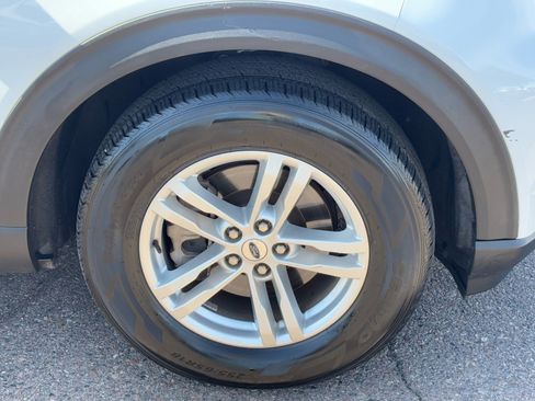 Used 2023 Ford Explorer XLT w/ Equipment Group 202A image 8