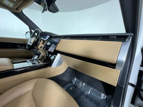 Certified 2023 Land Rover Range Rover SE image 19