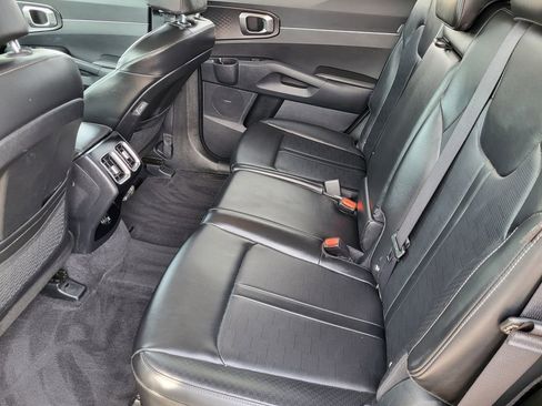 Used 2024 Kia Sorento S AWD/4WD image 19