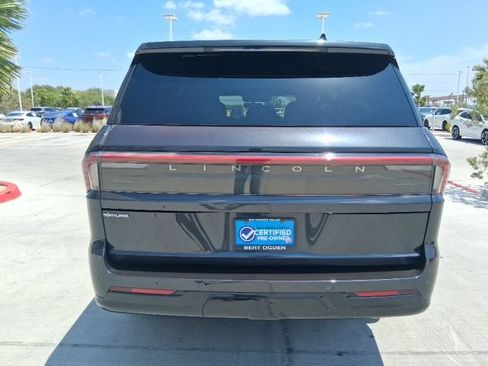Used 2025 Lincoln Navigator Reserve AWD/4WD image 5