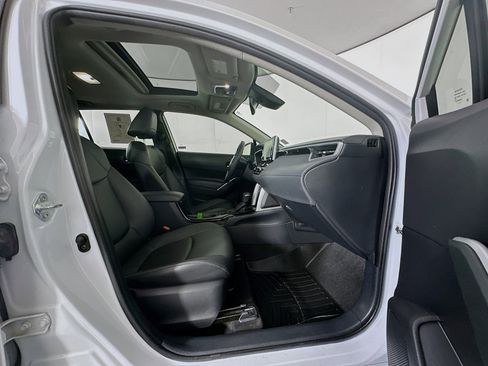 Used 2022 Toyota Corolla Cross XLE w/ Convenience Package image 33