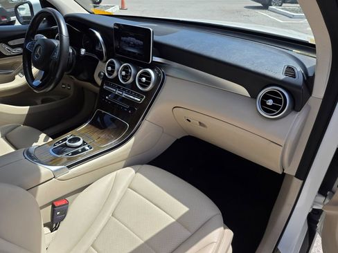 Used 2019 Mercedes-Benz GLC 350e 4MATIC w/ Premium Package image 11