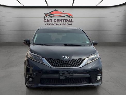Used 2017 Toyota Sienna SE Premium FWD image 8