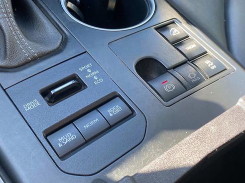 Used 2023 Toyota Highlander XLE AWD/4WD image 28