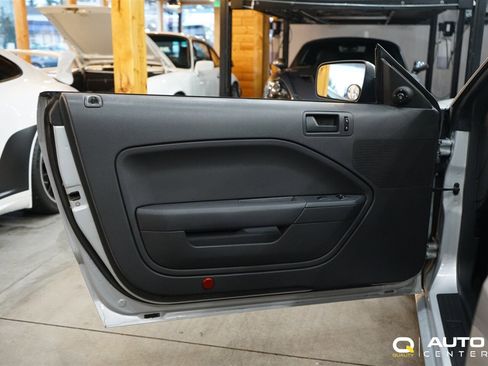 Used 2005 Ford Mustang GT Premium image 9
