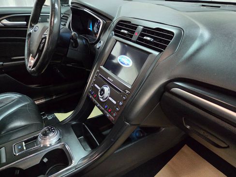 Used 2019 Ford Fusion Titanium FWD image 20