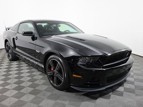 Used 2013 Ford Mustang GT Premium RWD image 3