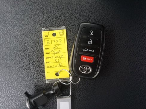 Used 2025 Toyota Camry SE FWD image 29