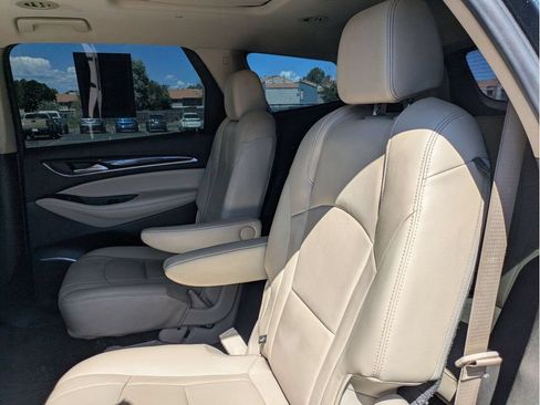 Used 2019 Buick Enclave Essence AWD/4WD image 17