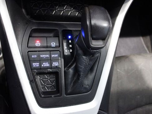 Used 2021 Toyota RAV4 XLE image 17