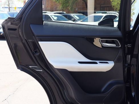 Used 2019 Jaguar F-PACE Prestige image 30